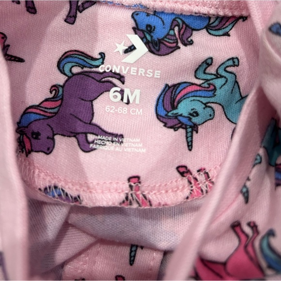 6 months baby girls Converse unicorn 🦄 printed long sleeve footie - Picture 4 of 5